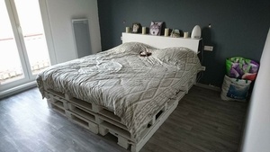 Sommier en palette et tête de lit en médium