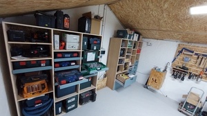 Un mur de rangements pour machines et consommables dans l'atelier!