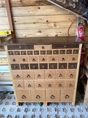 Meuble apothicaire 44 tiroirs pour l'atelier