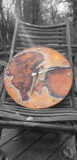 Horloge cerisier & epoxy " monde à l'envers" Ø50cm