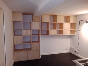 Bibliothèque avec éclairage LED intégré