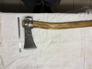 Une hache pour costaud