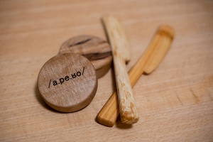 Décapsuleurs et couteaux en bois