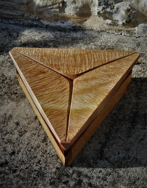 Boîte façon tricorne.