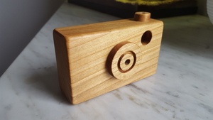 Appareil photo en merisier