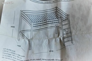 Lit surélevé recyclé en lit à baldaquin