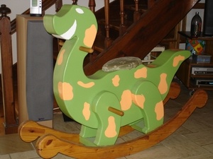 Dinosaure à bascule.