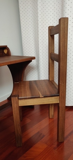 Chaise enfant en noyer