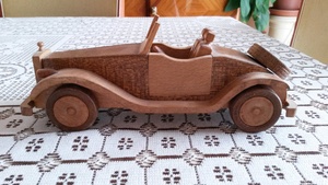 Voiture miniature à 2 essences