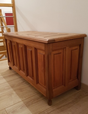 Le premier meuble pour ma fille , coffre à jouet entièrement fait avec des chutes