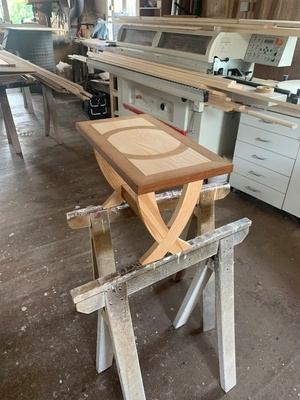 Table basse en arasé cintré