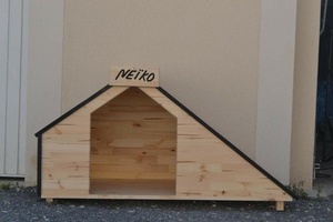 Petite niche pour chien en pin