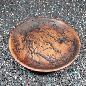 Assiette pyrogravée