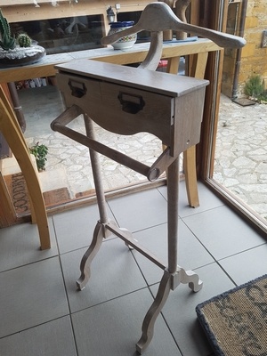 Valet de nuit creusé en chêne