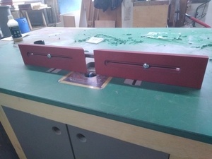 Défonceuse sous établie avec guide