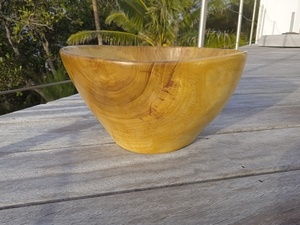 Bol géant en badamier