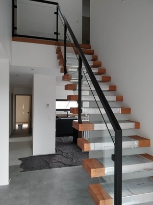 Escalier bois metal verre