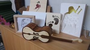 Boite à bijoux en forme de violon.