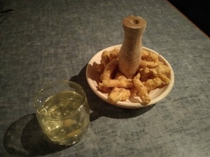 Un bol/assiette au tour à pédale et ses err... apprentissages