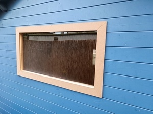 Fenêtre d'abri de jardin