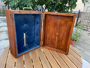 Rénovation de la caisse de transport d’une statuette de la Vierge de Consolation