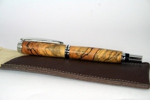 Stylo plume en hetre echauffé