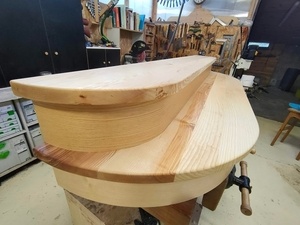 Deux marches courbes