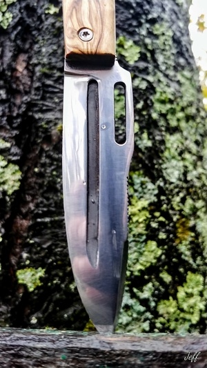 Couteau sous la pluie