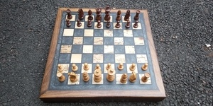 Echiquier avec pions en bois