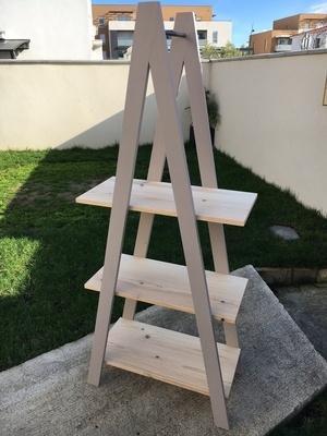 Etagère tipi