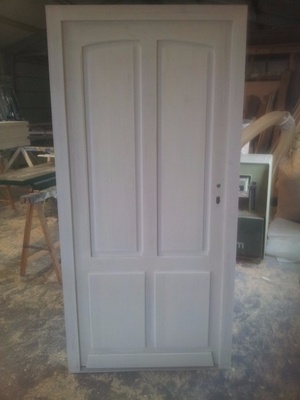 Porte d'entrée table saillante