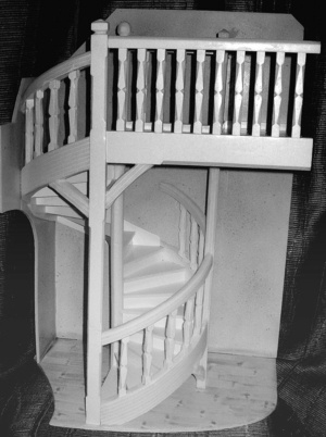 Maquette d exercice d un escalier hélicoïdal en carton plume