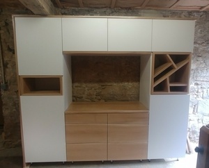 Meuble en chene et mela blanc