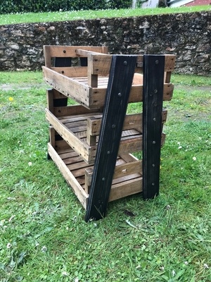 Une étagère four-tout