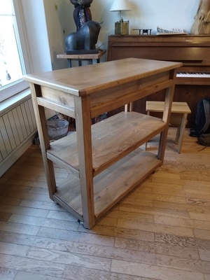 Desserte en chêne à roulettes