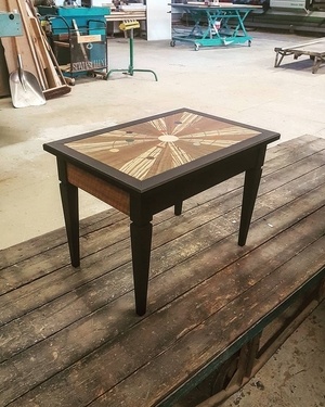 Petite table basse inspirée du système solaire