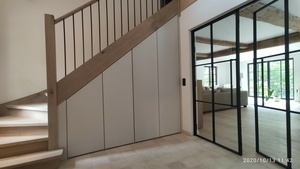 Réalisation d'un placard sous escalier.