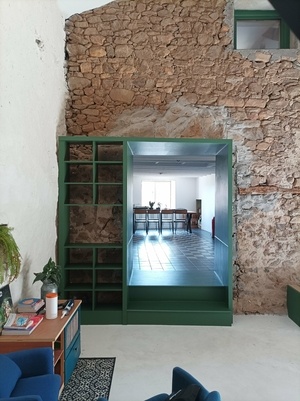 Bibliothèque, séparation cuisine/salon