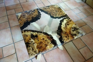 Table basse loupe et résine