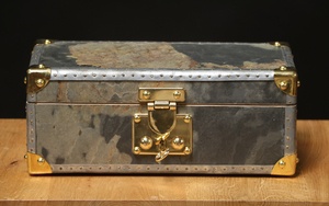 Malle de "poupée"  en feuille de pierre