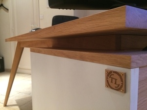 Bureau en chêne et laque blanche de style scandinave.