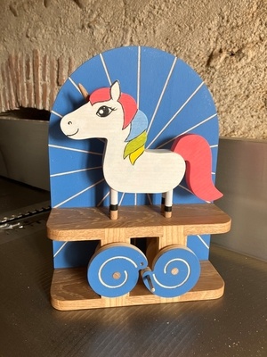Automate d'une Licorne qui sautille