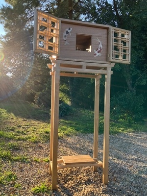 Cabinet sur piètement d'inspiration nippone