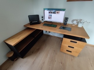 Bureau en chêne et valchromat