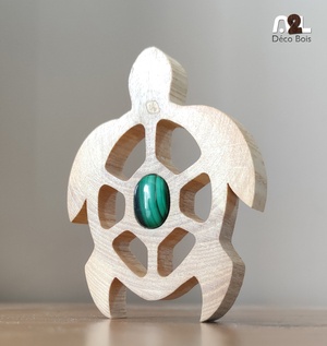 Tortue avec une pierre “Malachite”