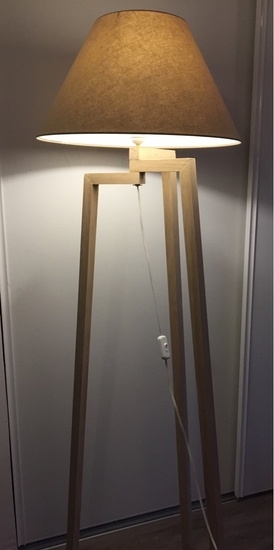 Lampe moderne en chêne