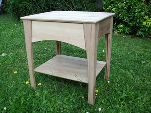 Et une table de nuit, une