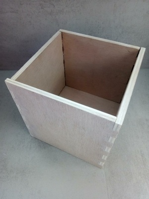 Petite poubelle de salle de bain