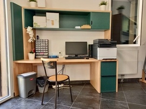 Bureau. Hêtre et Valchromat.