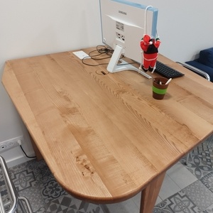 Bureau haut pour ordinateurs